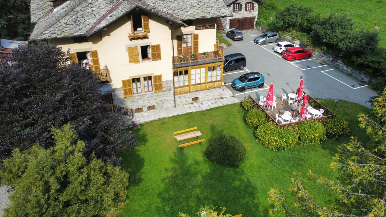 Hotel Villa Tedaldi Гресоне Сен Жан Екстериор снимка