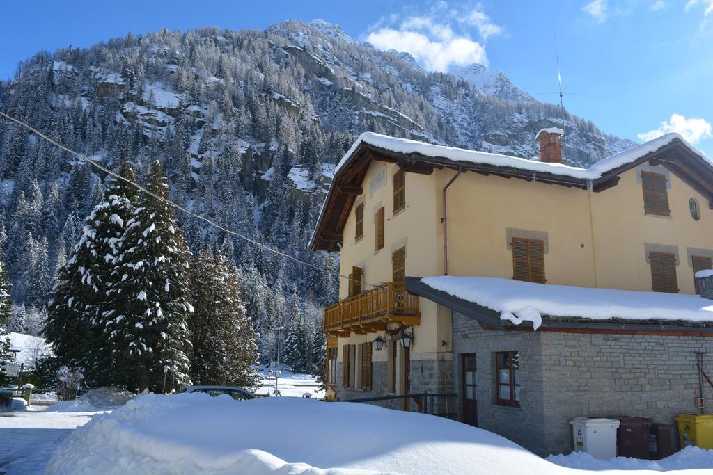 Hotel Villa Tedaldi Гресоне Сен Жан Екстериор снимка