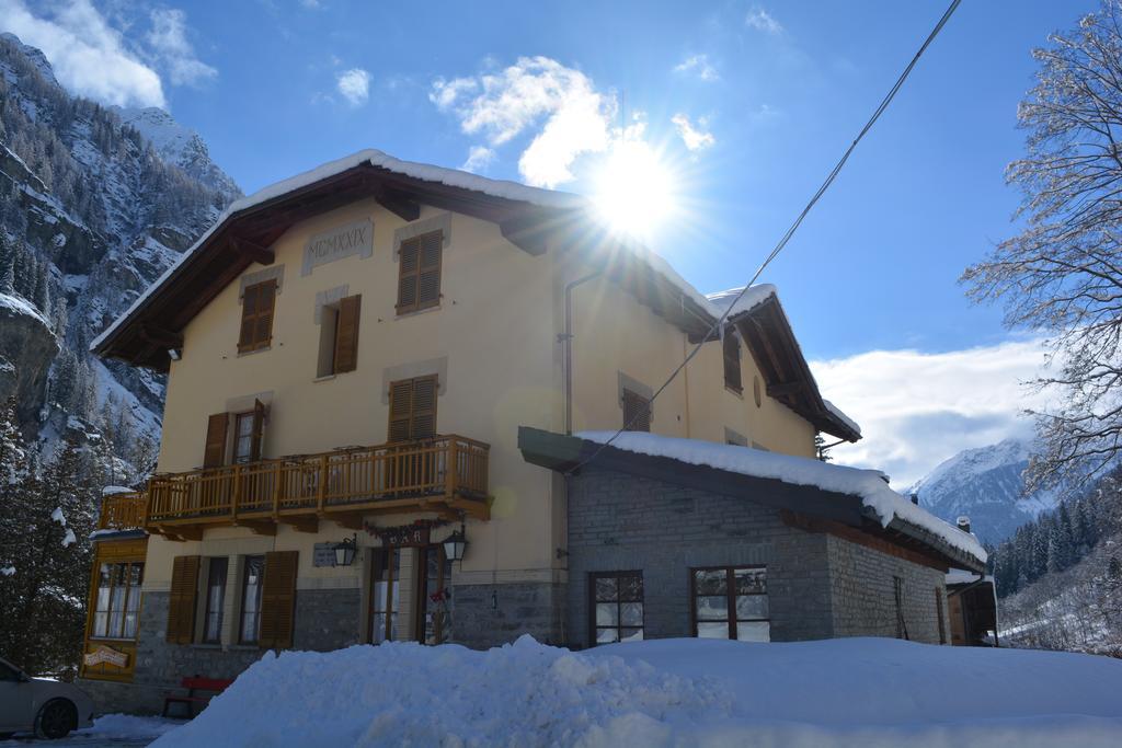 Hotel Villa Tedaldi Гресоне Сен Жан Екстериор снимка