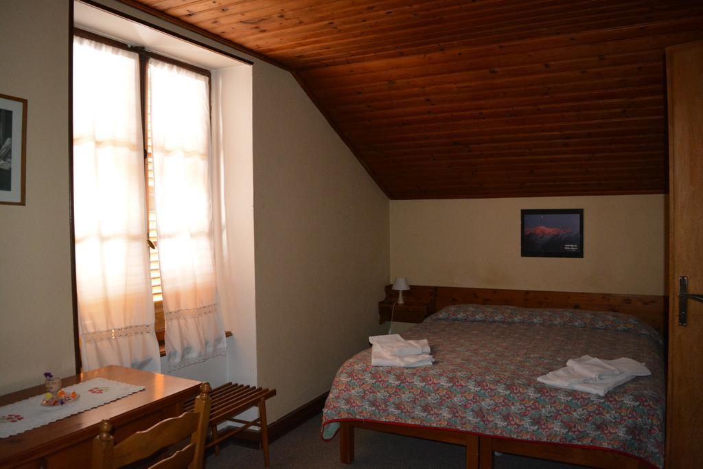 Hotel Villa Tedaldi Гресоне Сен Жан Екстериор снимка