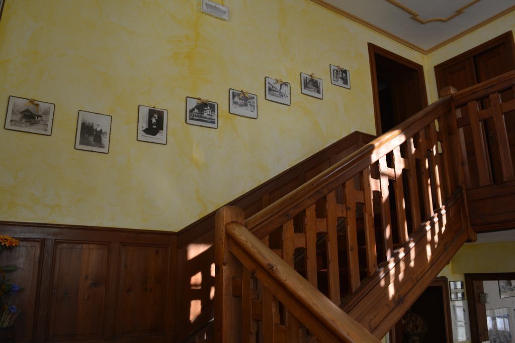 Hotel Villa Tedaldi Гресоне Сен Жан Екстериор снимка